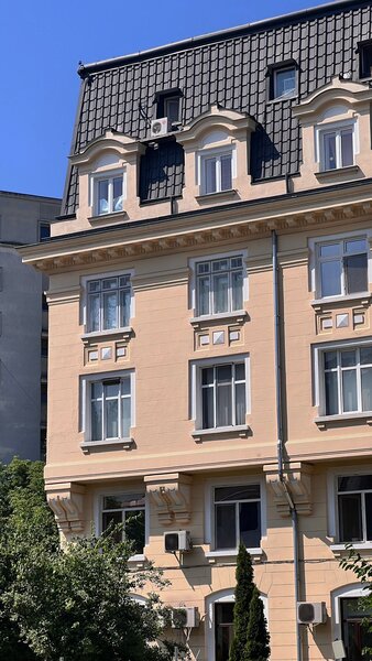 Piata Natiunilor Unite, Palatul Parlamentului